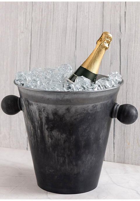 Hielera  Elena -de resina negra con asas