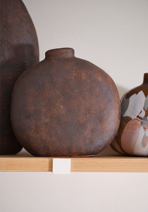 Jarrón Fernando de terracota en tono café cálido