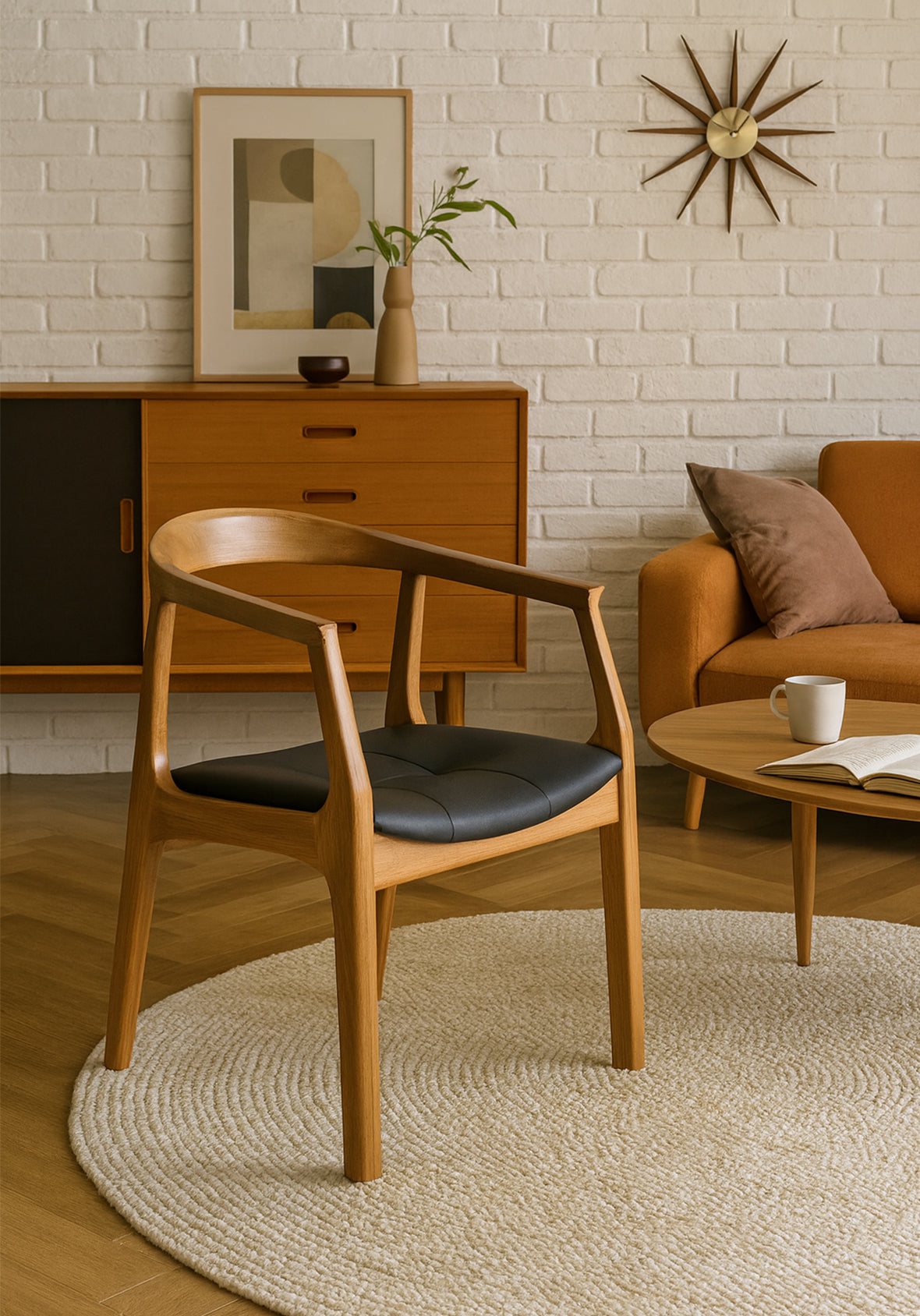 Silla de comedor Finn en Nogal con Brazos y Asiento Arena