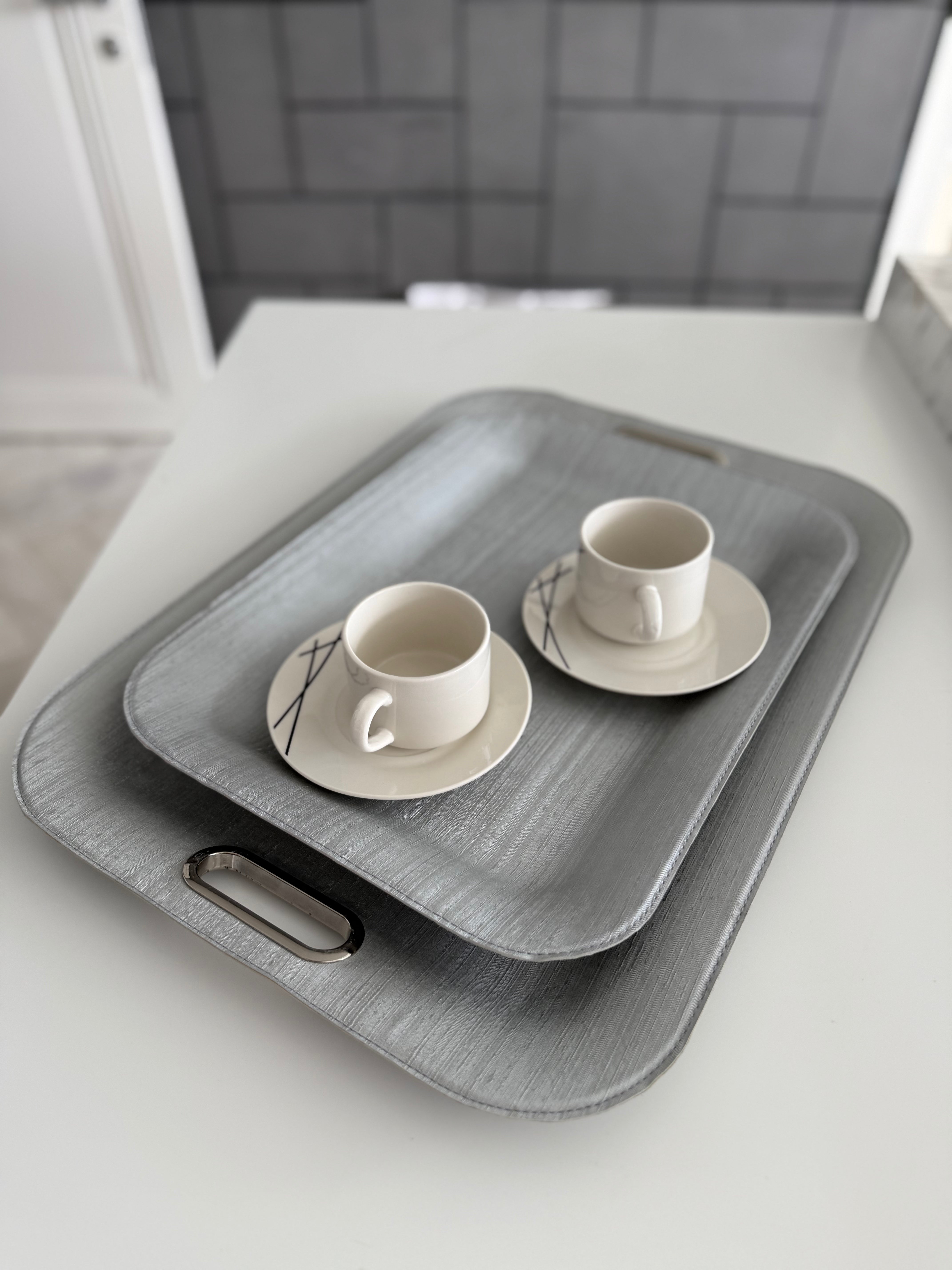 Charola de servicio con asas metálicas Tanner