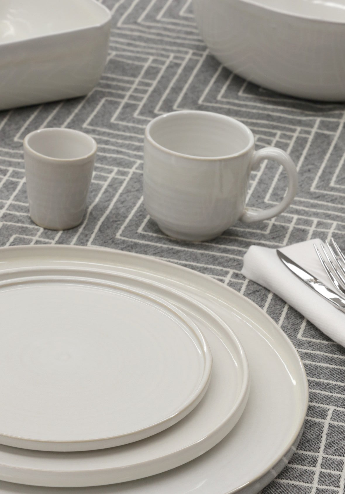 Set de 4 platos trinche en cerámica fina 27 cms – Colección ACTUAL – Hecho en Portugal